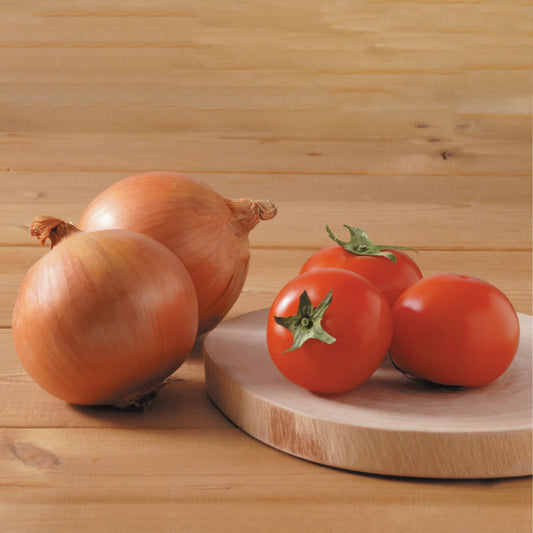 パスタソースの材料、玉ねぎとトマト