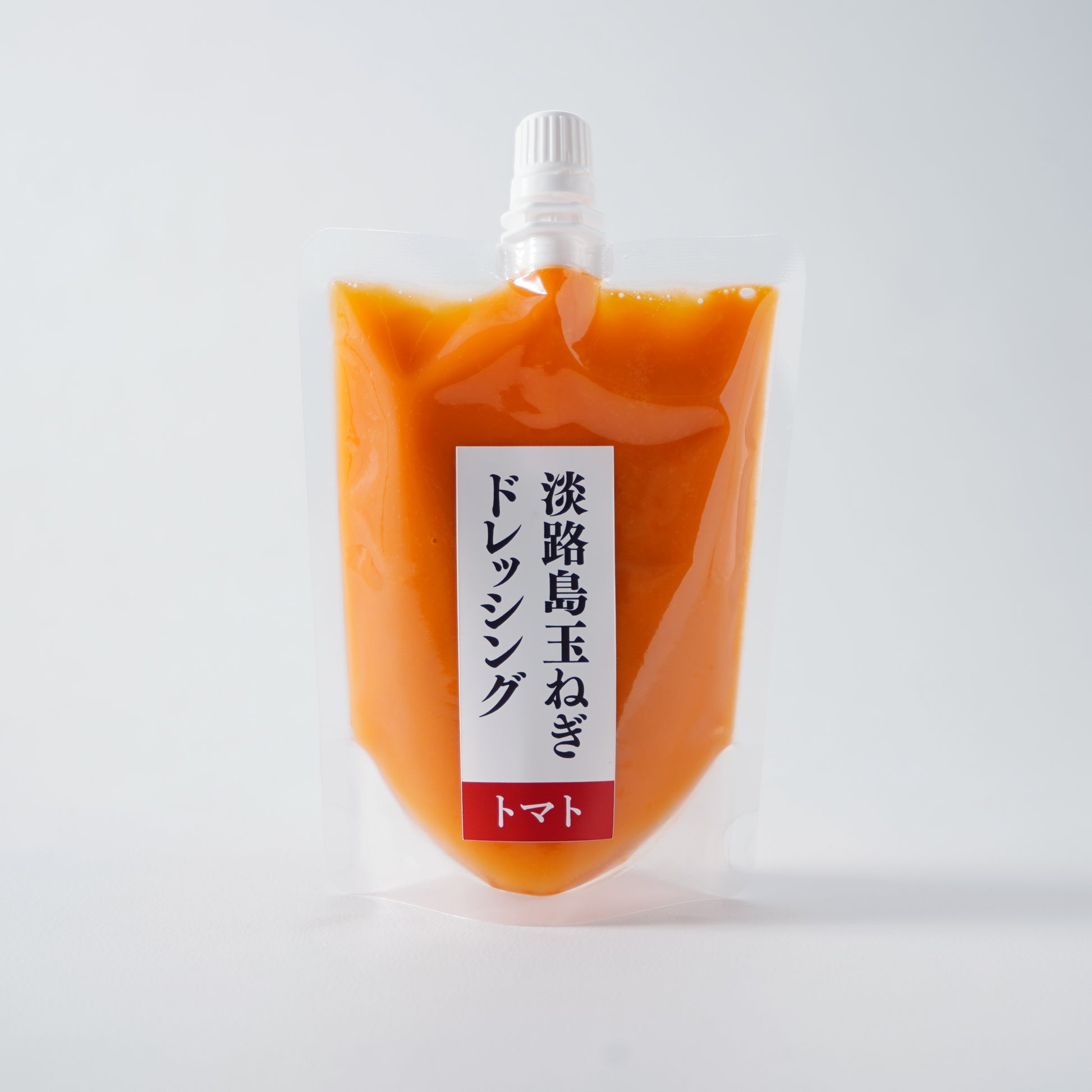 淡路島たまねぎ専門店が厳選したブランド玉ねぎを使ったドレッシングです。トマトのパッケージが写っています。